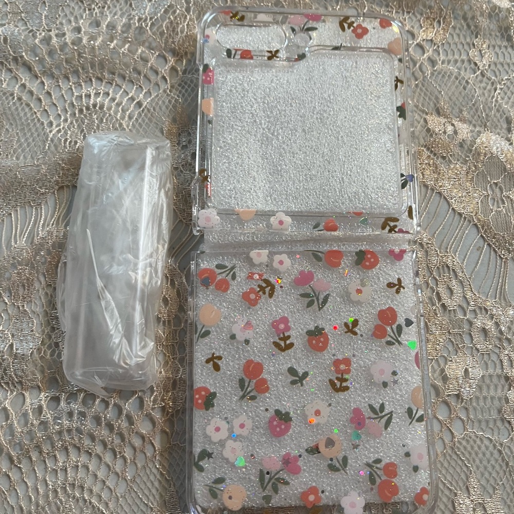 Z Flip 5 Holographic White Floral Pattern Phone Case